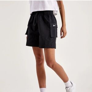 Nike Sportswear Essentials Womens Loose Fit High Rise Short (S)